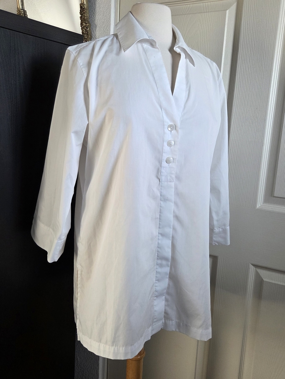 Foxcroft White Collared Button Down Tunic Blouse Sz 12 Unique Back Button Detail